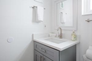 Kopalnica v nastanitvi Walk Everywhere! 1-bedroom Gem In Downtown Hub