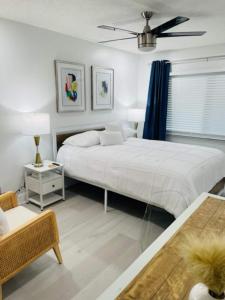 Postelja oz. postelje v sobi nastanitve Walk Everywhere! 1-bedroom Gem In Downtown Hub