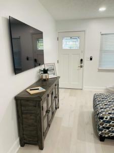 Kuhinja oz. manjša kuhinja v nastanitvi Walk Everywhere! 1-bedroom Gem In Downtown Hub