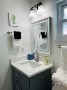 Kopalnica v nastanitvi Walk Everywhere! 1-bedroom Gem In Downtown Hub