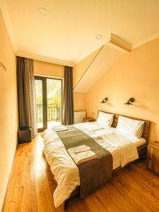 Rúm í herbergi á Hotel Gold Kazbegi