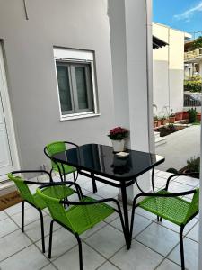 Posezení v ubytování Flower House in Koropi-near airport