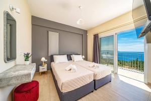 a bedroom with a bed and a large window at Villa Ble by Villa Plus in Plateies