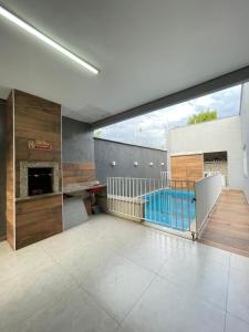 Bazén v ubytování Casa nova e moderna nebo v jeho okolí + 3 fotografie