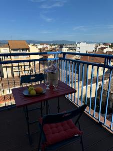 Балкон или терраса в Appartement terrasse au coeur de Valence 54