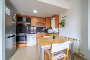 Kuchyňa alebo kuchynka v ubytovaní HomeHolidaysRentals Blanescel - Costa Brava
