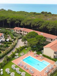 Bazén v ubytování Oleandri Suite Hotel nebo v jeho okolí