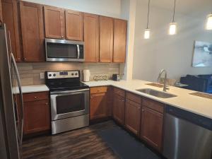 Gallery image of Elite Downtown Poolside Oasis in Houston +18 photos