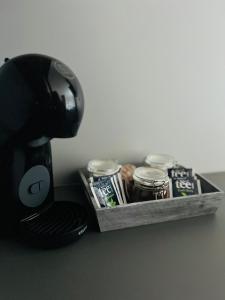 Příslušenství pro přípravu čaje a kávy v ubytování Apartma Neja