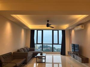 Fotografija u galeriji objekta Tanjung Tokong Luxury SEAVIEW bathtub condo 2 rooms 6 pax near Straits Quay Marina Mall 丹绒道光 豪华海景 双房浴缸 高级公寓 u gradu Tanjong Tokong