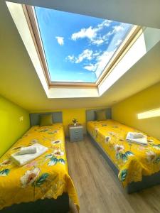 Postel nebo postele na pokoji v ubytování Pirin Sky