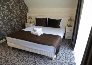a bedroom with a large bed with towels on it at Casa del Monte - Dorna Arini in Dorna Arini