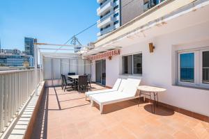Ein Balkon oder eine Terrasse in der Unterkunft Penthouse El Pato 872 Levante Beach
