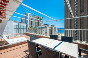 Ein Balkon oder eine Terrasse in der Unterkunft Penthouse El Pato 872 Levante Beach