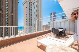Ein Balkon oder eine Terrasse in der Unterkunft Penthouse El Pato 872 Levante Beach