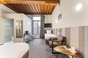 Postel nebo postele na pokoji v ubytování Hotel karel de stoute