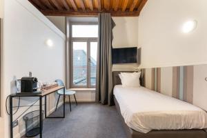 Postel nebo postele na pokoji v ubytování Hotel karel de stoute