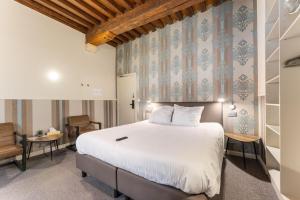 Postel nebo postele na pokoji v ubytování Hotel karel de stoute