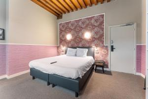 Postel nebo postele na pokoji v ubytování Hotel karel de stoute