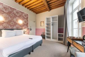 Postel nebo postele na pokoji v ubytování Hotel karel de stoute
