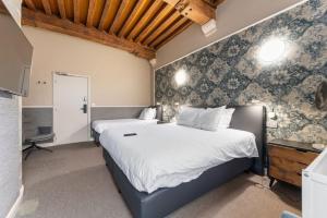 Postel nebo postele na pokoji v ubytování Hotel karel de stoute