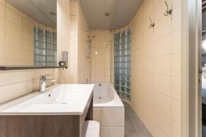 Koupelna v ubytování Hotel karel de stoute + 37 fotografií