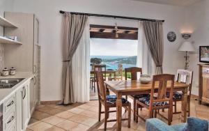 a kitchen and dining room with a table and chairs at Le Terrazze Sul Pevero in Porto Cervo
