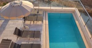 Kolam renang di atau dekat dengan San Pawl bnb farmhouse CALYPSO