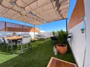 Φωτογραφία από το άλμπουμ του Apartamento Mati, Terraza 55 m2 σε Σανλούκαρ ντε Μπαραμέδα