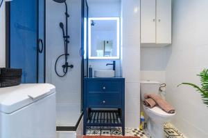 Ένα μπάνιο στο Apartament Górnik w Wałbrzychu 40m, kuchnia, klima, Wifi, parking +28 φωτογραφίες