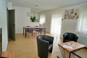 a living room with a dining room table and chairs at Swiss Apartmani in Banja Luka