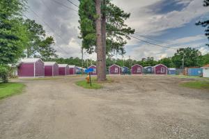 Imagen de la galería de Pet-Friendly Picayune Tiny Home about 4 Mi to Downtown, en Picayune