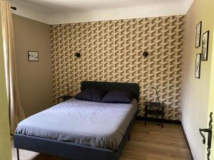 Ένα ή περισσότερα κρεβάτια σε δωμάτιο στο Appartement avec terrasse 3 personnes Via Romana Vaison la Romaine