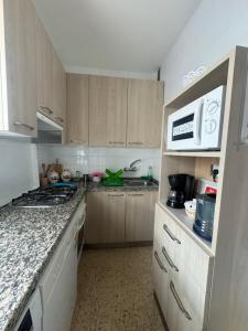 Kuchyň nebo kuchyňský kout v ubytování APARTAMENTO EN LLANES con plaza de garaje cubierta