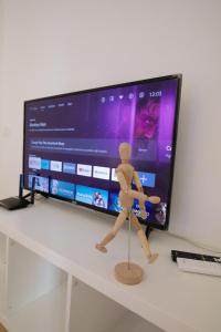 TV a/nebo společenská místnost v ubytování Domus Appio Latino - Parco Appia Antica