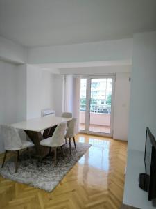 TV a/nebo společenská místnost v ubytování Relax Apartment