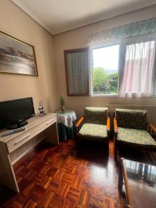 TV a/nebo společenská místnost v ubytování APARTAMENTO EN LLANES con plaza de garaje cubierta