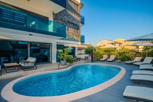 Bazén v ubytovaní Luxury Apartments VilaMaloca alebo v jeho blízkosti