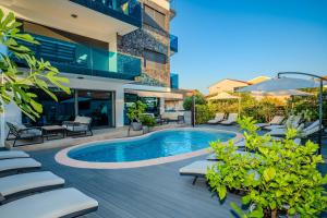 Bazén v ubytovaní Luxury Apartments VilaMaloca alebo v jeho blízkosti