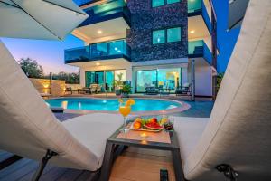 Bazén v ubytovaní Luxury Apartments VilaMaloca alebo v jeho blízkosti