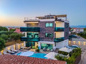 Bazén v ubytovaní Luxury Apartments VilaMaloca alebo v jeho blízkosti