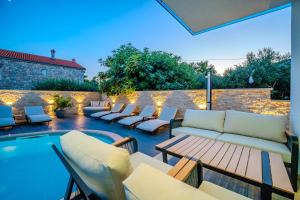 Bazén v ubytovaní Luxury Apartments VilaMaloca alebo v jeho blízkosti