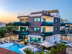 Bazén v ubytovaní Luxury Apartments VilaMaloca alebo v jeho blízkosti