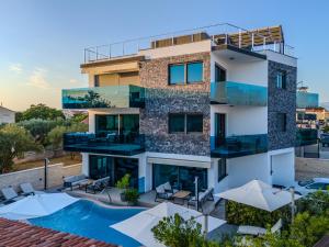 Bazén v ubytovaní Luxury Apartments VilaMaloca alebo v jeho blízkosti