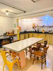 Kuchyň nebo kuchyňský kout v ubytování Lamparina Hostel