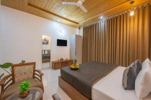 a bedroom with a bed and a table and chairs at INDER PALACE Near Mall Road by star view Kasauli in Kasauli