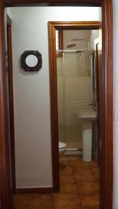 Et badeværelse på Los Padres B + 24 billeder