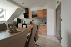Kuchyň nebo kuchyňský kout v ubytování Enjoy apartments