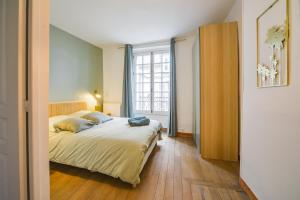 Ένα ή περισσότερα κρεβάτια σε δωμάτιο στο Maison avec spa dans l'hypercentre de Blois