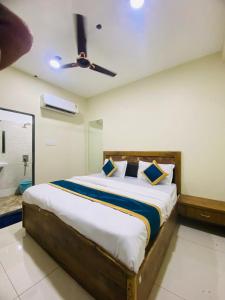 Postel nebo postele na pokoji v ubytování Hotel parthika palace